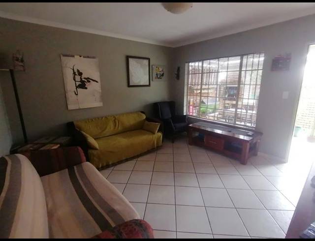 2 BEDROOM TOWNHOUSE FOR SALE IN ELDORAIGNE